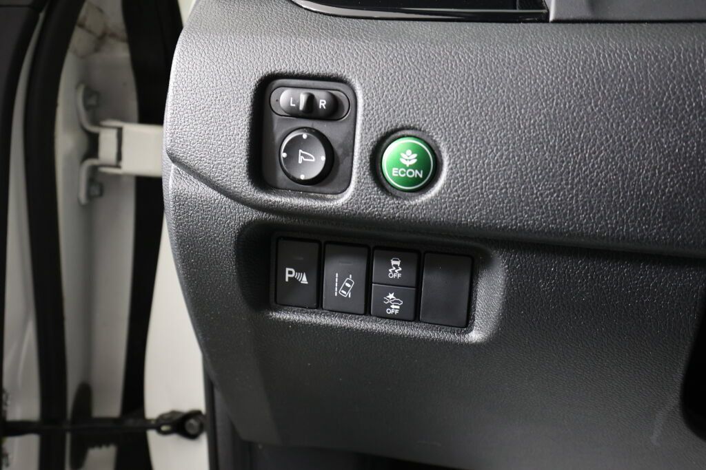 Used 2017 Honda Pilot Touring image 32