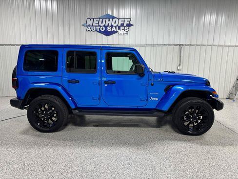 Used 2023 Jeep Wrangler Unlimited Sahara w/ Cold Weather Group AWD/4WD image 1