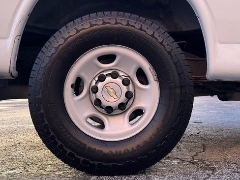 Used 2013 Chevrolet Express 2500 RWD image 21