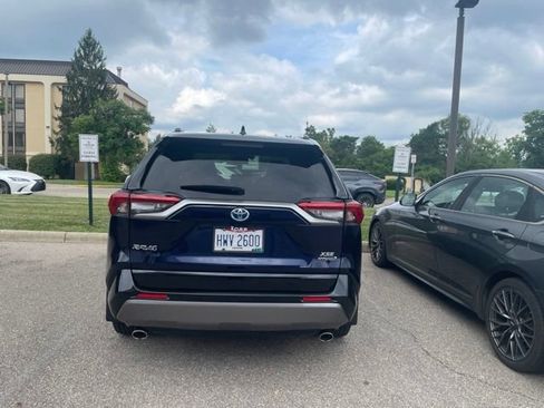 Used 2019 Toyota RAV4 XSE w/ XSE Weather Package AWD/4WD image 5