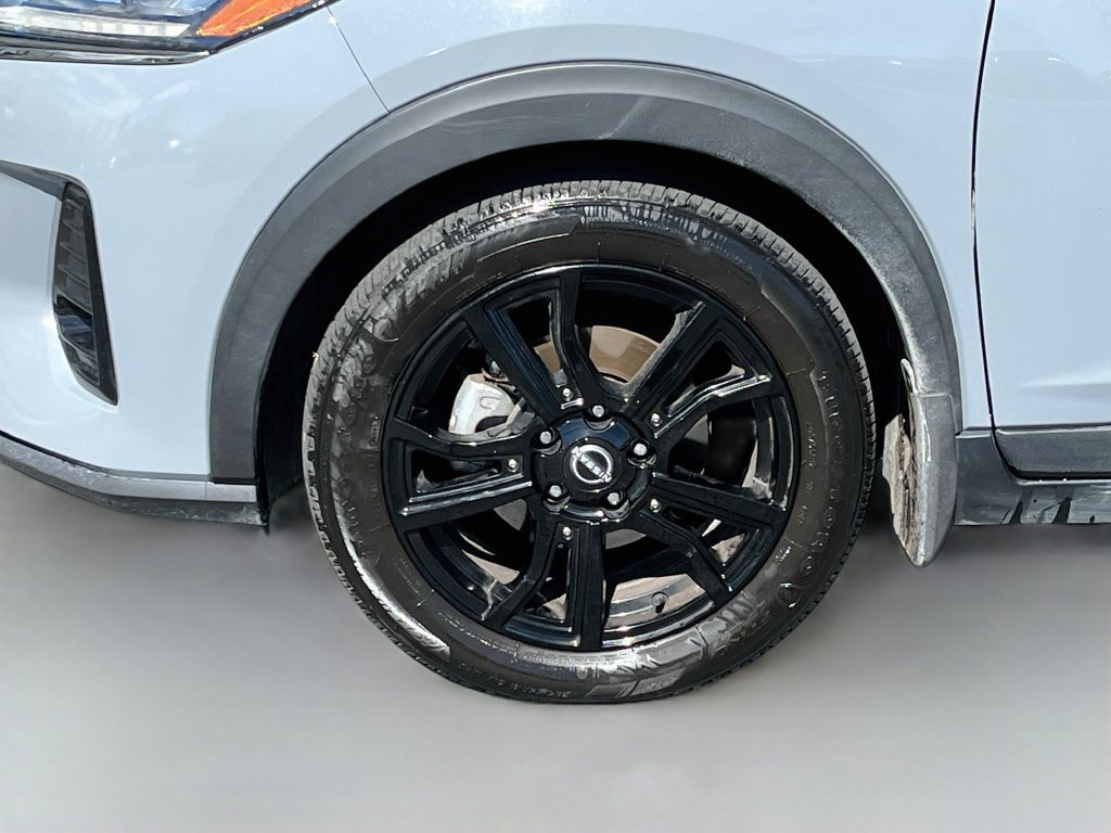 Used 2023 Nissan Kicks SR w/ SR Premium Package FWD image 30