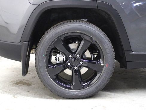 New 2025 Jeep Grand Cherokee Altitude image 33