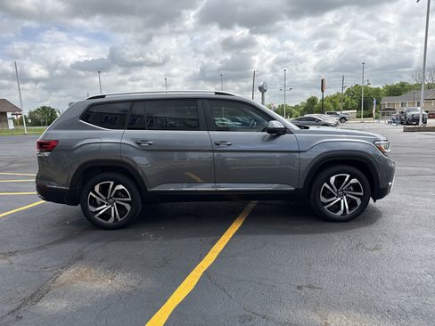 Used 2023 Volkswagen Atlas SEL AWD/4WD image 4