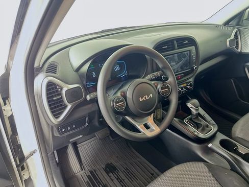 Used 2024 Kia Soul LX w/ Option Group 015 FWD image 10