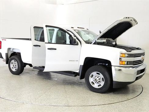 Used 2018 Chevrolet Silverado 2500 W/T w/ WT Convenience Package AWD/4WD image 9