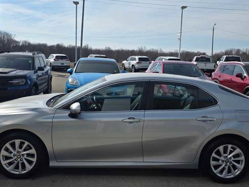 Used 2023 Toyota Camry LE image 5