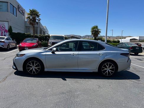 Used 2023 Toyota Camry SE FWD image 6