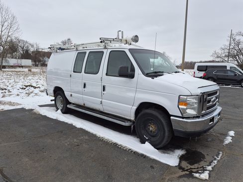 Used 2013 Ford E-250 and Econoline 250 w/ PWR Group image 2