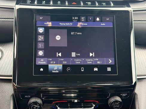 Used 2023 Jeep Grand Cherokee L Laredo image 30