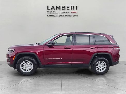 Used 2025 Jeep Grand Cherokee Laredo w/ Trailer Tow Package AWD/4WD image 2