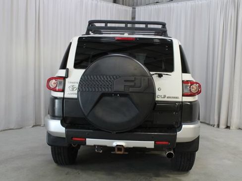 Used 2013 Toyota FJ Cruiser 4WD w/ Upgrade Pkg image 23