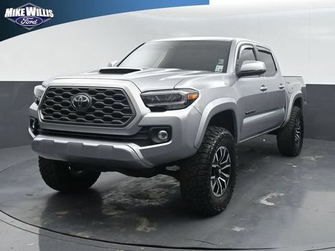 Used 2021 Toyota Tacoma TRD Sport w/ Technology Package AWD/4WD image 3