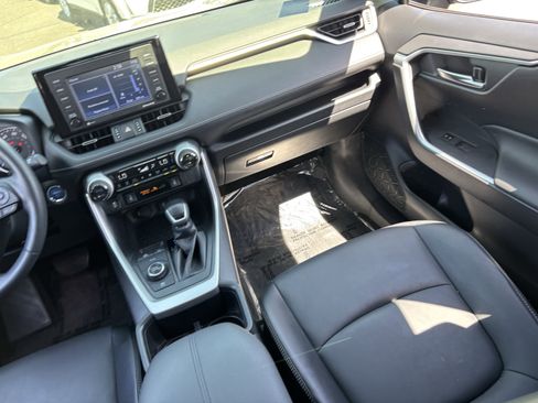 Used 2022 Toyota RAV4 XLE Premium AWD/4WD image 15