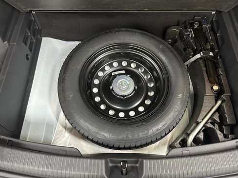 Used 2021 Volkswagen Atlas Cross Sport SE image 34