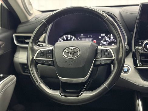 Used 2022 Toyota Highlander Limited FWD image 21