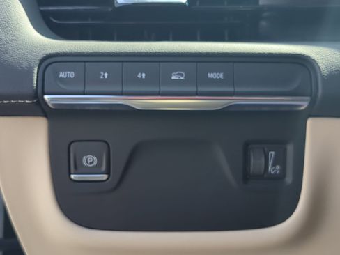 Certified 2023 Cadillac Escalade ESV Premium Luxury w/ LPO, Radiant Package AWD/4WD image 18