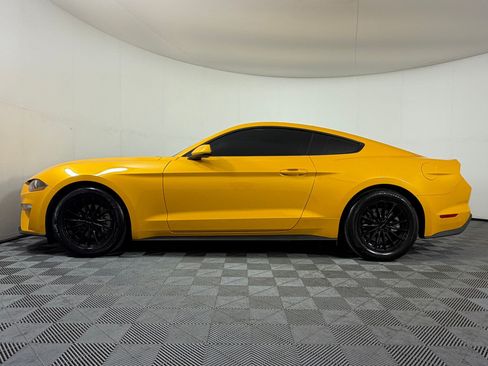 Used 2022 Ford Mustang Coupe RWD image 2