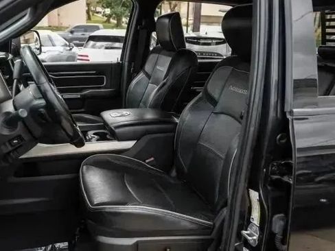 Used 2019 RAM 2500 Laramie w/ Black Appearance Package AWD/4WD image 30