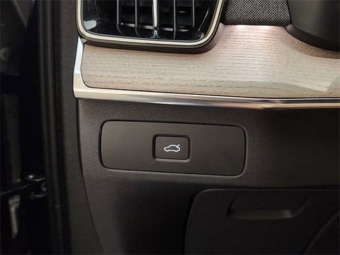 Used 2025 Volvo XC90 B5 Plus image 22