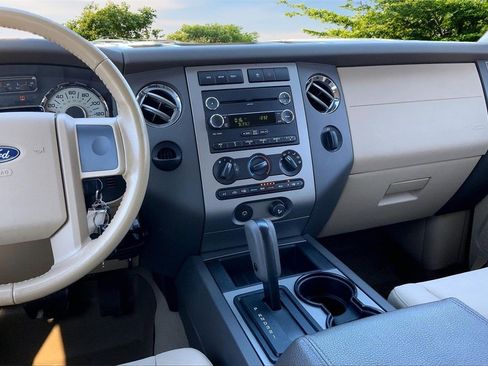 Used 2008 Ford Expedition XLT image 9