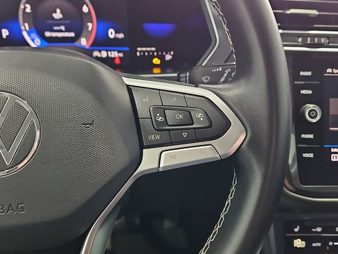 Certified 2022 Volkswagen Tiguan SE image 19