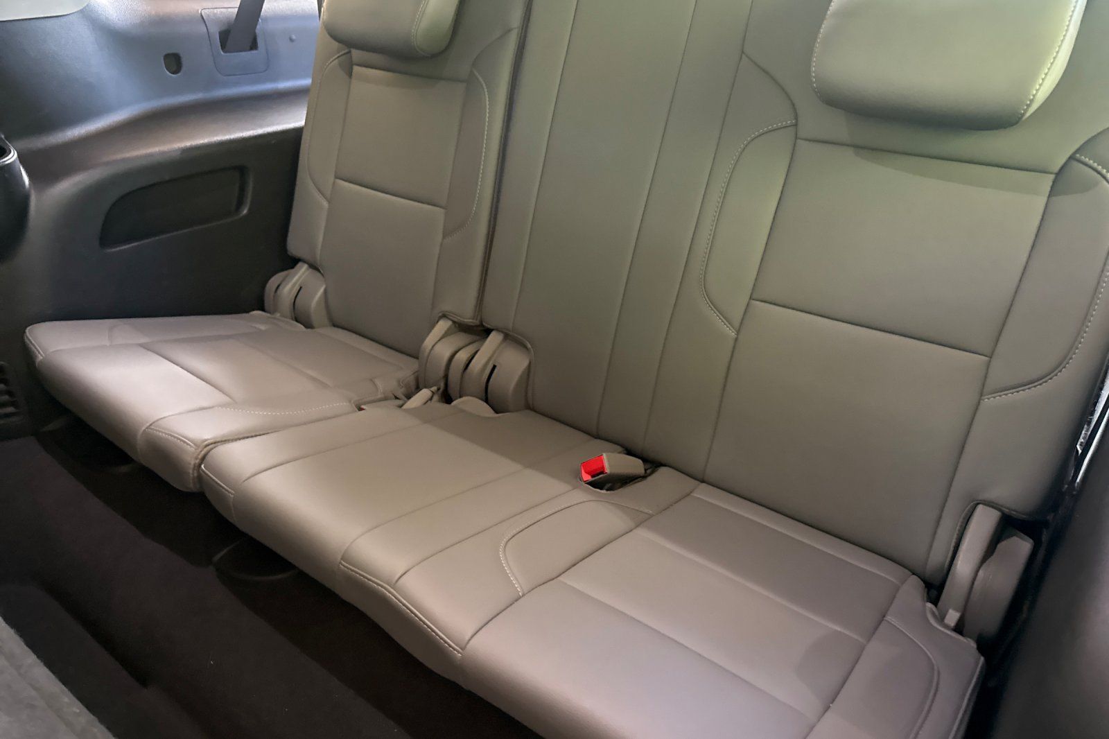 Used 2019 Chevrolet Suburban LT w/ Luxury Package AWD/4WD image 19