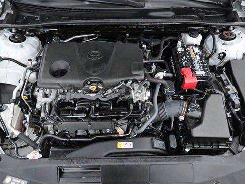 Used 2022 Toyota Camry SE w/ Cold Weather Package image 15