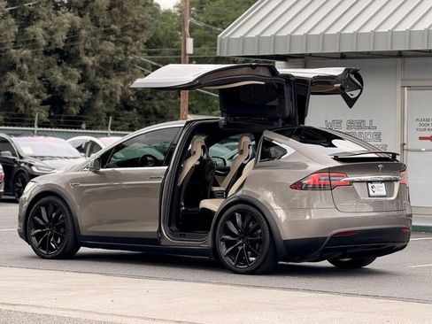 Used 2016 Tesla Model X 90D AWD/4WD image 7