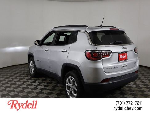Used 2024 Jeep Compass Latitude image 7