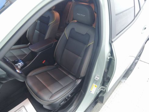 Used 2025 Chevrolet Trax ACTIV w/ Sunroof Package image 6