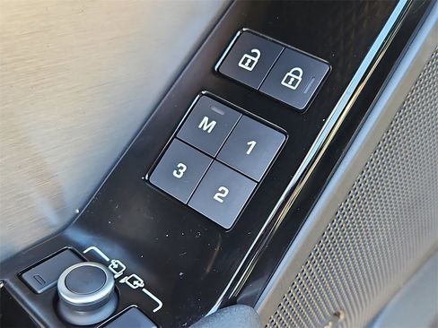 Used 2023 Land Rover Range Rover Velar R-Dynamic S image 21