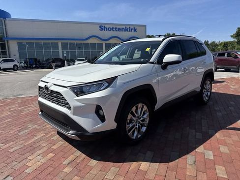 Used 2020 Toyota RAV4 Limited FWD image 1