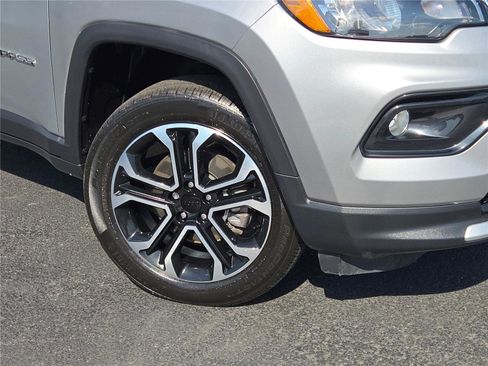 Certified 2022 Jeep Compass Limited image 3