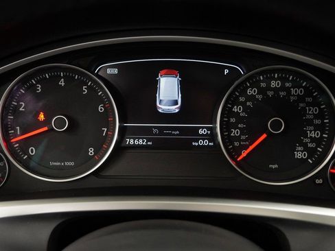 Used 2016 Volkswagen Touareg VR6 image 30
