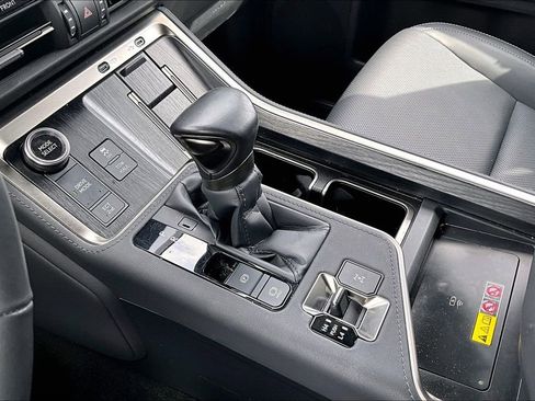 Used 2024 Lexus GX 550 w/ Accessory Package (Z1) image 17