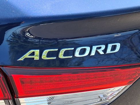 Used 2018 Honda Accord EX image 33