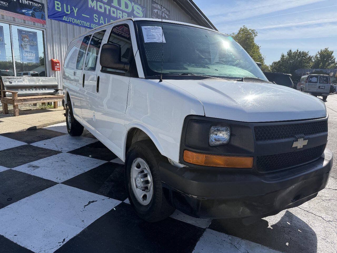 Used 2015 Chevrolet Express 2500 RWD image 4