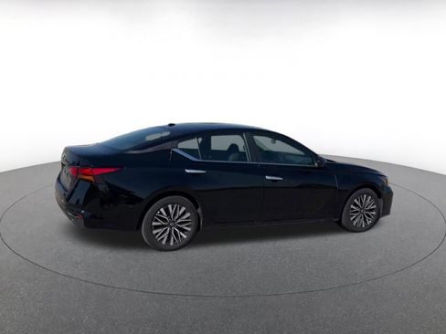 Used 2025 Nissan Altima 2.5 SV image 14