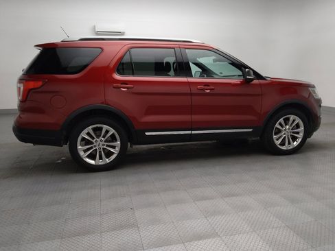 Used 2019 Ford Explorer XLT w/ Equipment Group 202A image 10