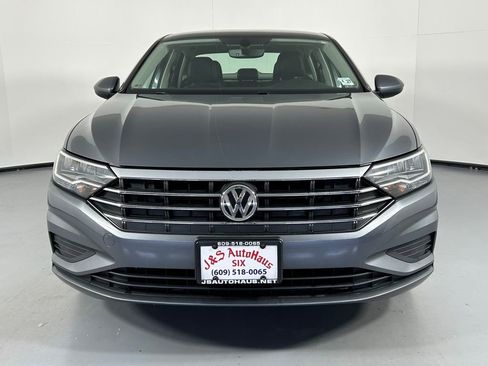 Used 2021 Volkswagen Jetta SE w/ SE Cold Weather Package FWD image 2