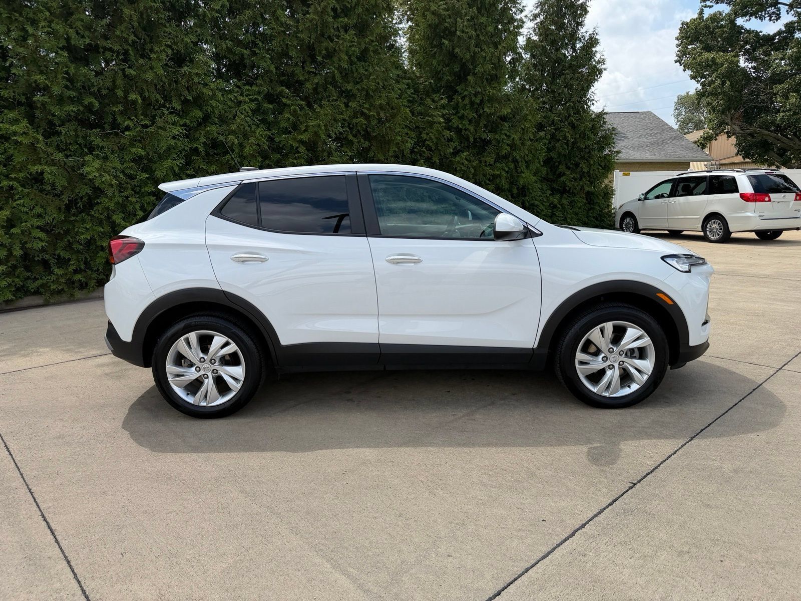 Used 2024 Buick Encore GX Preferred w/ Comfort Package AWD/4WD image 31
