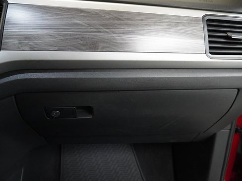 Used 2021 Volkswagen Atlas Cross Sport SE w/ Panoramic Sunroof Package image 35