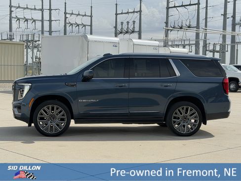Used 2025 GMC Yukon Denali Ultimate w/ LPO, Floor Liner Package AWD/4WD image 9