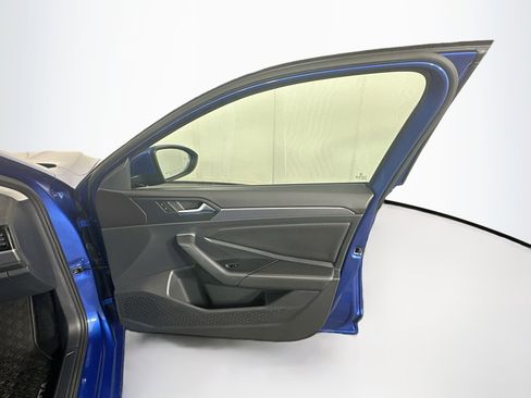 Used 2024 Volkswagen Jetta SE w/ Panoramic Sunroof Package image 30