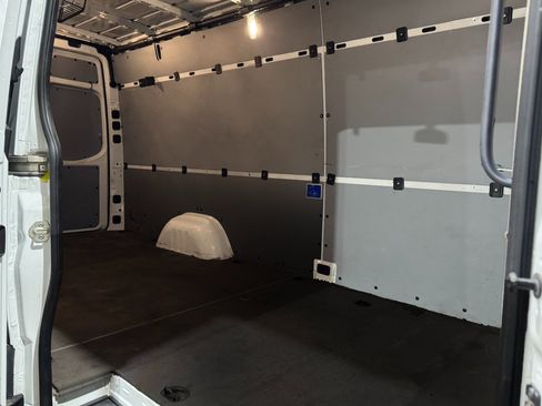 Used 2021 Mercedes-Benz Sprinter 2500 image 10