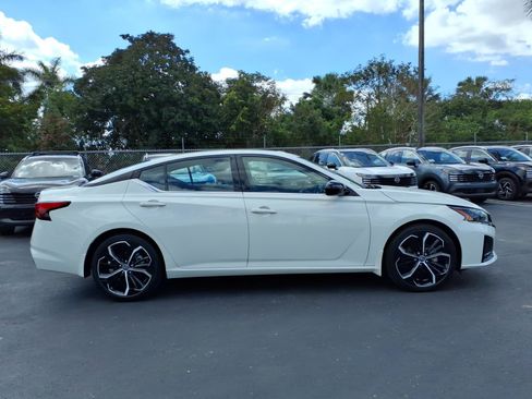 Certified 2023 Nissan Altima 2.5 SR image 8