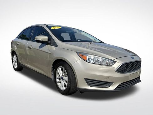 Used 2017 Ford Focus SE FWD image 4
