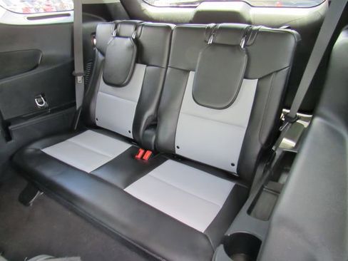 Used 2023 Ford Explorer XLT w/ Equipment Group 202A RWD image 18