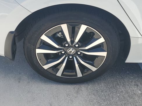 Certified 2024 Honda Civic EX-L image 8