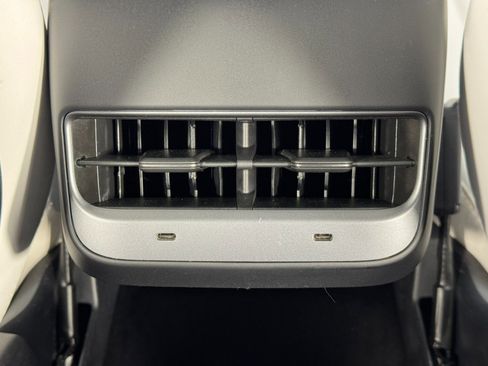 Used 2021 Tesla Model Y Long Range image 34